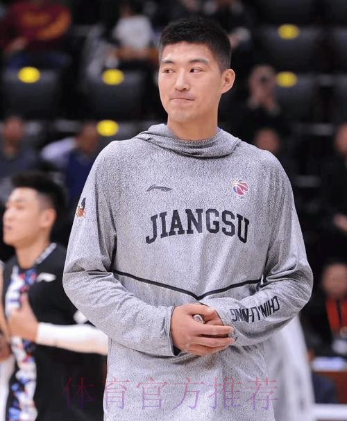 赵率舟强硬上篮打进，还剩3分钟吉林落后山东10分